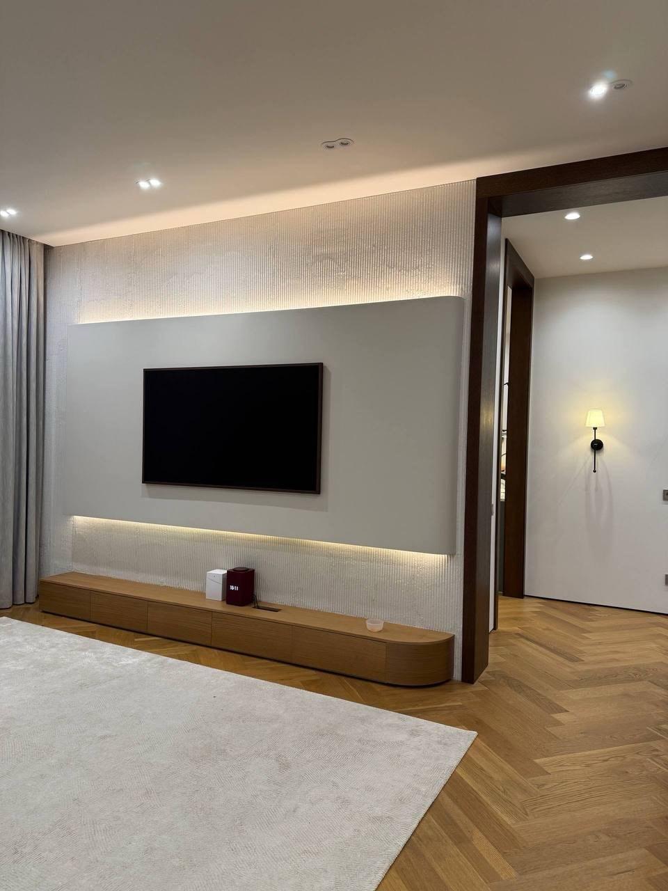 Объект после ремонта — ТВ-зона с подсветкой